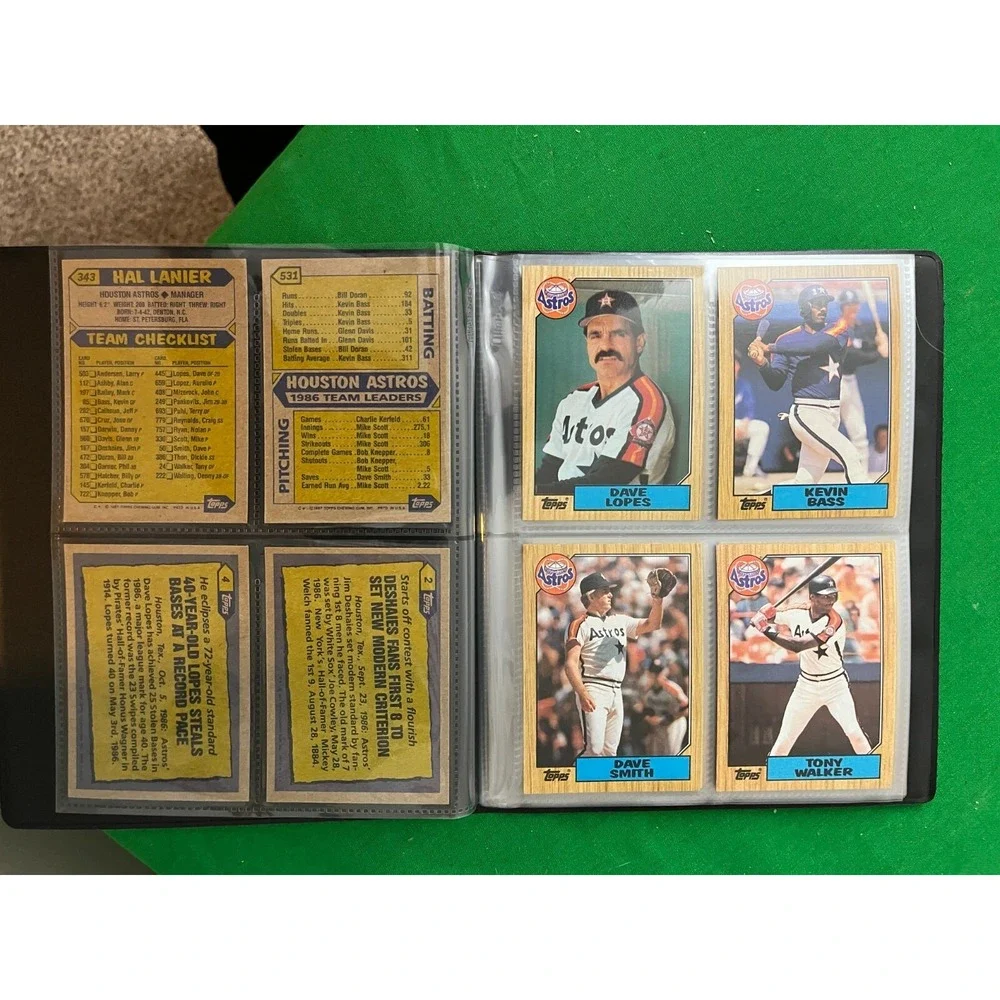 Houston Astros 1987 Topps‎ Team Set with 40 card collector album.